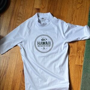 NWT Mens Quiksilver short sleeve rash guard Size Small